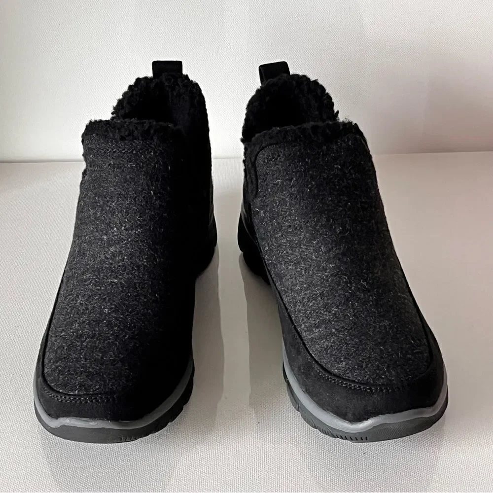 Skechers pull style
